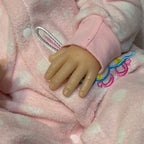 bebe reborn detalle de manos 