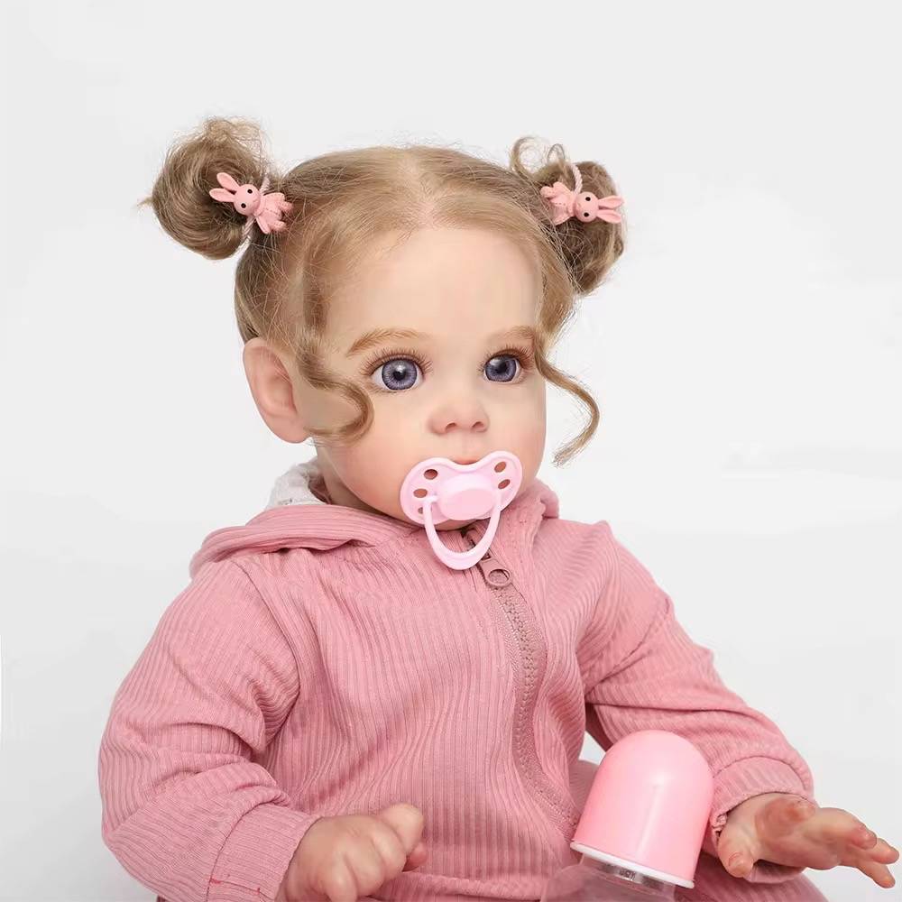 Vista frontal muñeca reborn rosa